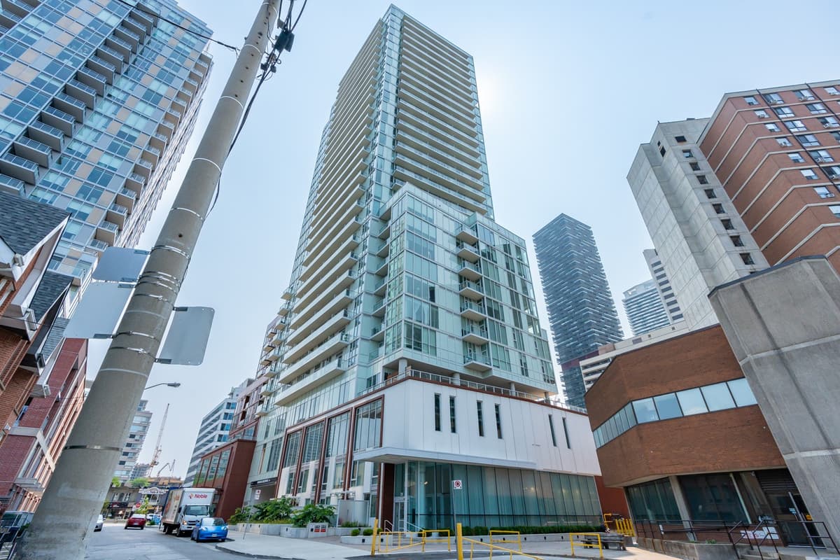 33 Helendale Ave, Unit 404